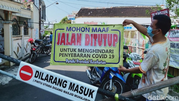 Portal masuk ke Dusun Plosoarum, Desa Sekarsuli, Klaten, Rabu (26/5/2021).