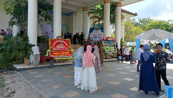 Potret Kerumunan di Resepsi Putri Wagub Kaltim yang Undang 2 Ribu Orang