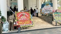 Kita sediakan hand sanitizer, seribu masker, jarak juga diatur agar tak berkerumun dan waktunya kita batasi 5 menit, papar Syafaruddin. (Foto: Dok. Istimewa)