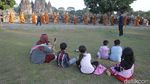 Momen Prosesi Pradaksina di Candi Sewu