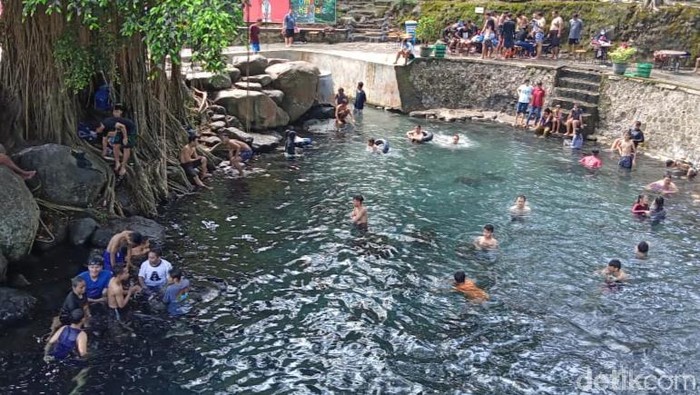 Suasana di dua mata air kecamatan Polanharjo yang didatangi satgas.