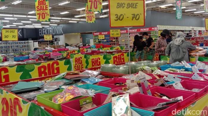 Suasana Giant Bintaro Jelang Tutup Permanen