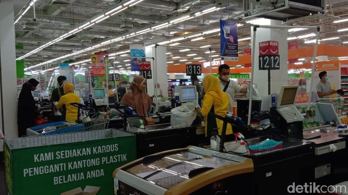 Suasana Giant Bintaro Jelang Tutup Permanen