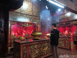 Doa Jemaat Wihara di Jakbar Saat Waisak: Semoga Corona Cepat Berlalu
