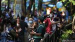 Libur Waisak Warga Serbu Ragunan