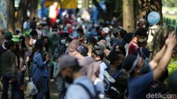 Staf Pelayanan Informasi dan Kehumasan Ragunan Bambang Wahyudi mengatakan, hingga pukul 10.00 WIB total sudah ada 3.747 pengunjung.