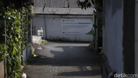 Sebelumnya, puluhan warga yang bermukim di RT 03 RW 03Cilangkap, Jakarta Timur, terkonfirmasi positif COVID-19. Pihak Kecamatan Cipayung mengatakan puluhan warga diduga terjangkit virus Corona karena menggelar silaturahmi saat Hari Raya Idul Fitri 2021.