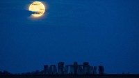 Gerhana Bulan total terjadi saat posisi Matahari-Bumi-Bulan sejajar. Hal ini terjadi saat Bulan berada di umbra Bumi, yang berakibat, saat puncak gerhana bulan total terjadi, Bulan akan terlihat berwarna merah (terkenal dengan istilah blood moon).