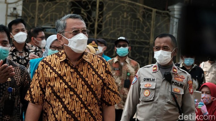 Wali Kota Tangerang Selatan Benyamin Davnie