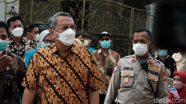 Wali Kota Tangerang Selatan Benyamin Davnie