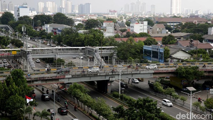Pertumbuhan ekonomi RI di kuartal II-2021 diramal tembus 7%. BI menyebut hal ini karena pemulihan di sektor pendukung turut mendorong ekonomi nasional.