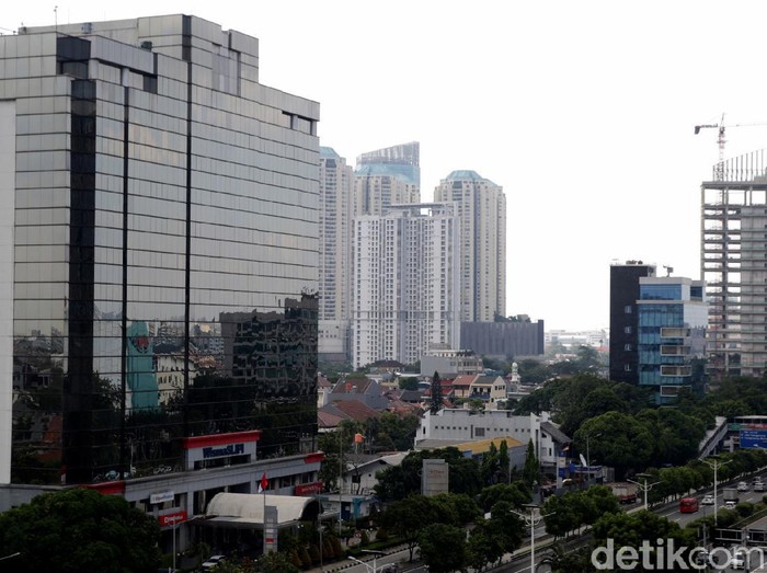 Pertumbuhan ekonomi RI di kuartal II-2021 diramal tembus 7%. BI menyebut hal ini karena pemulihan di sektor pendukung turut mendorong ekonomi nasional.