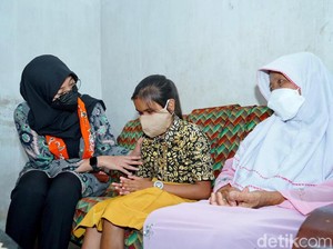 Jemput Anak Terancam Putus Sekolah, Bupati Ipuk Disambut Tangis Haru