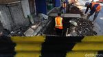Cegah Genangan, Saluran Air di Jalan Raya Setu Diperbaiki