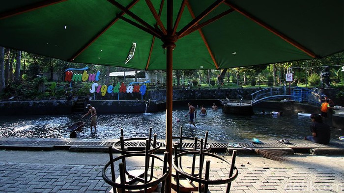 Objek wisata Umbul Kapilaler dan Umbul Sigedang ditutup sementara. Penutupan dilakukan sebab tempat wisata itu nekat buka meski ada larangan beroperasi dua hari