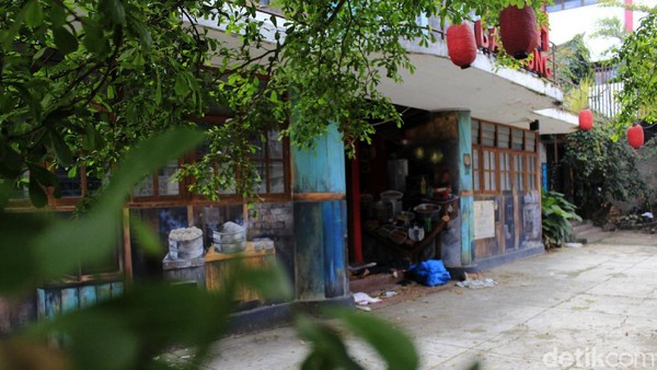 Wajah tempat wisata di kawasan pecinan itu terlihat kusam, coretan vandalisme mengotori bangunan utama yang masuk dalam kategori cagar budaya itu. Wajah tempat wisata di kawasan pecinan itu terlihat kusam, coretan vandalisme mengotori bangunan utama yang masuk dalam kategori cagar budaya itu.