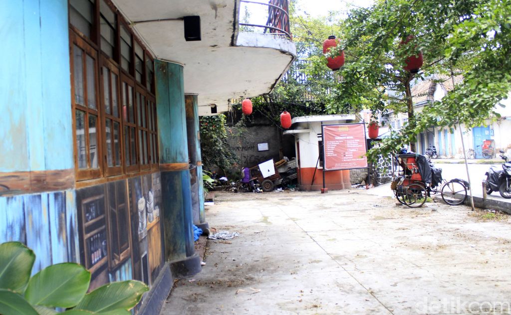 Pandemi COVID-19 begitu dahsyat mengguncang sektor wisata di Indonesia. Salah satu yang menjadi korbannya adalah Chinatown Bandung.
