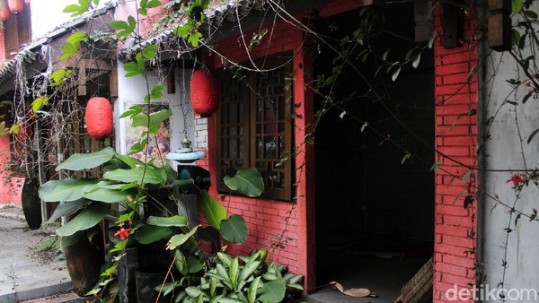 Chinatown Bandung yang terletak di Jl Kelenteng No 41, Ciroyom, Kecamatan Andir, Kota Bandung, telah tutup sejak Mei 2020. Chinatown Bandung yang terletak di Jl Kelenteng No 41, Ciroyom, Kecamatan Andir, Kota Bandung, telah tutup sejak Mei 2020.