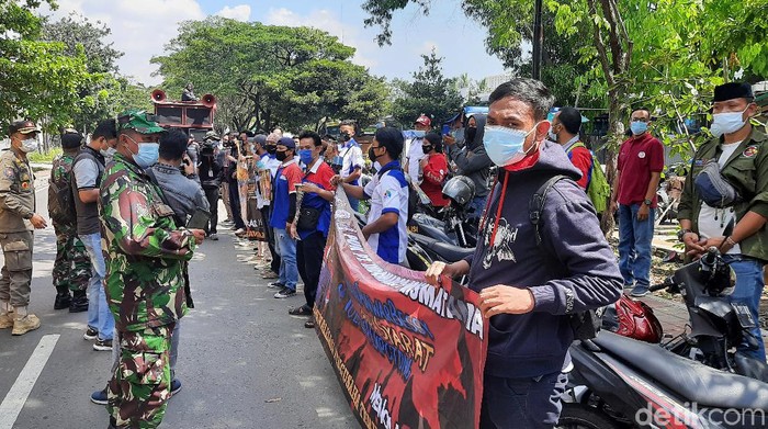 Demo di Kantor Indomaret Jakut