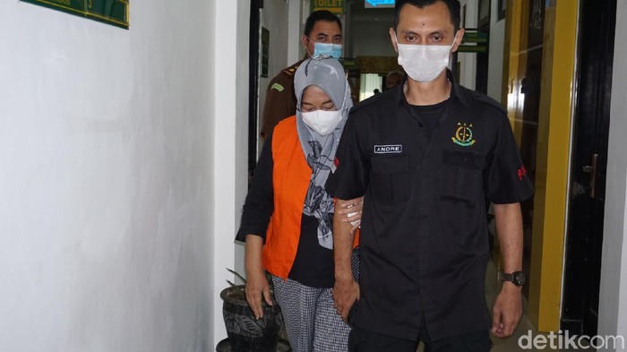 Eks Kadis Pertanian Mojokerto Suliestyawati ditahan