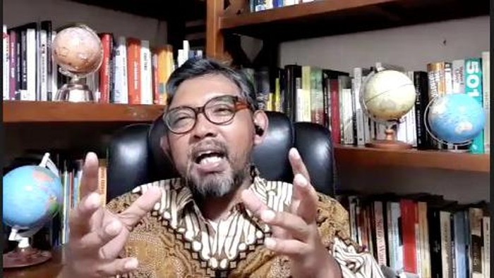Direktur Sosialisasi dan Kampanye Antikorupsi KPK Giri Supradiono
