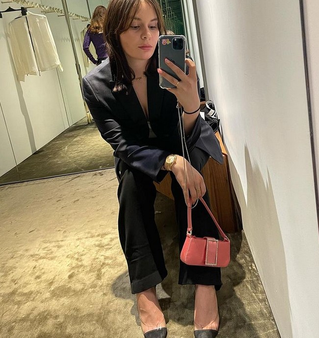 Holly kini sudah mulai kuliah lagi di universita yang berbeda. Dia pun menjalani hidup lebih positif dengan membantu menjalani sosial media restoran milik ayahnya. Foto: dok. Instagram/@ hollyramsayy