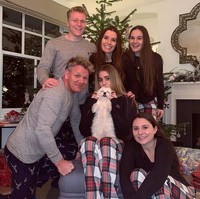 Inilah potret keluarga Holly bersama sang ayah, ibunya dan saudara-saudaranya.  Foto: dok. Instagram/@ hollyramsayy