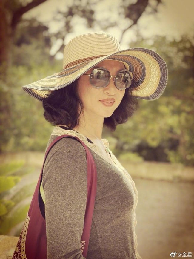 Mengejutkan melihat reaksi netizen yang secara umum positif. Jika mereka benar-benar mengapresiasi opini Jin terhadap nilai wanita, ini adalah sesuatu yang memotivasi grup transgender karena menunjukkan bagaimana kami berpikir dan dihormati, kata Li yang merupakan bagian dari komunitas LGBTQ+ di China.Foto: Weibo Jin Xing