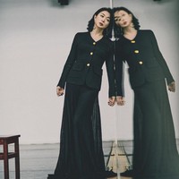 Jin Xing melakukan operasi ganti kelamin pada 1995. Ia mengaku jika saat kecil sering berdiri di luar ketika hujan agar disambar petir dan mengubah tubuhnya menjadi wanita. Foto: Weibo Jin Xing