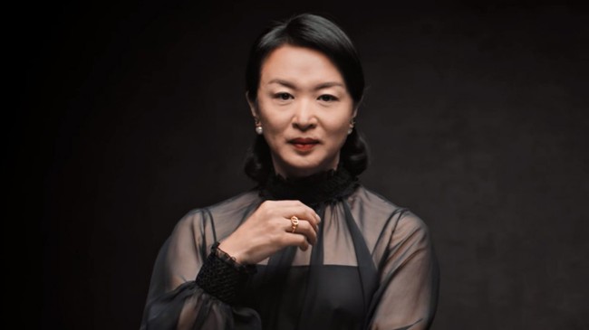 Jin Xing membagikan video tersebut di media sosial Weibo kepada lebih dari 13 juta pengikutnya. Dalam video kampanye #diorstandwithwomen, ia bersama pesohor lain seperti aktris Li Bing Bing bicara mengenai kebebasan wanita dan individualitas. Foto: Dok. Weibo