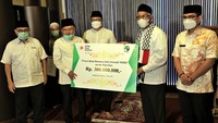 Acara ini secara simbolis digelar di Masjid Raya Bintaro Jaya (MRBJ), Tangerang Selatan, Kamis (27/5/2021).  