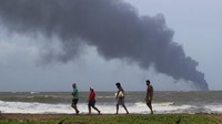 Upaya pemadaman terus dilakukan. Pemerintah Sri Lanka meminta warga menghindari pantai dan menyentuh benda-benda asing yang mengambang di laut karena kemungkinan itu berasal dari kapal.  