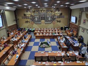 Kepala BNPB Ungkap Pola Peningkatan Kasus COVID-19 di RI