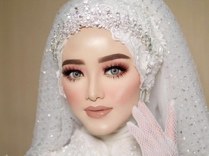 Viral Perias Pengantin Disemprot Keluarga Mempelai, Paksa Ganti Lipstik