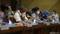 Rapat membahas terkait Persiapan Sistem Kesehatan Nasional sebagai antisipasi lonjakan kasus COVID-19 pasca liburan Idul Fitri 1442 H/2021 M.