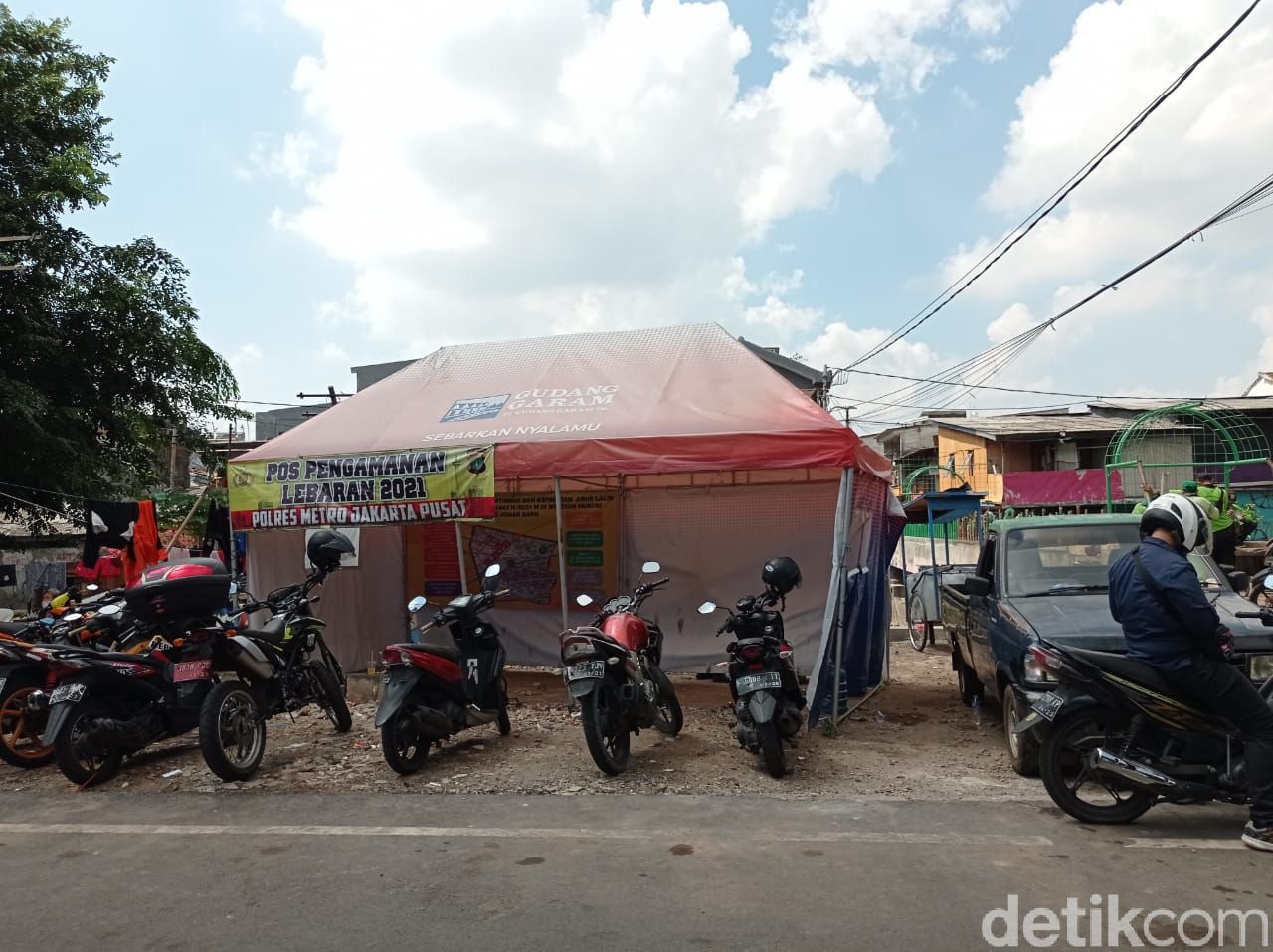 Lahan di sebelah Jembatan Kota Paris, bakal jadi taman juga. Pemandangan 27 Mei 2021. (Sachril Agustin Berutu/detikcom)