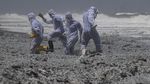 Limbah Kapal Kargo yang Terbakar Cemari Pantai Sri Lanka
