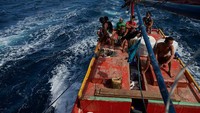 Diketahui sebelum kepresidenan Duterte, Filipina memenangkan kasus arbitrase penting terhadap China pada tahun 2016. Dimana pada saat itu pengadilan internasional membatalkan klaim China atas Laut China Selatan termasuk pulau-pulau dan beting dalam zona ekonomi eksklusif 200 mil laut China.  
