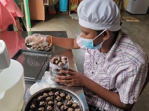 Bikin Haru! Perjuangan 5 Penjual Makanan Difabel yang Pantang Menyerah