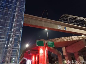 Sudah Akhir Mei, JPO Tapal Kuda Lenteng Agung Belum Selesai Dibangun