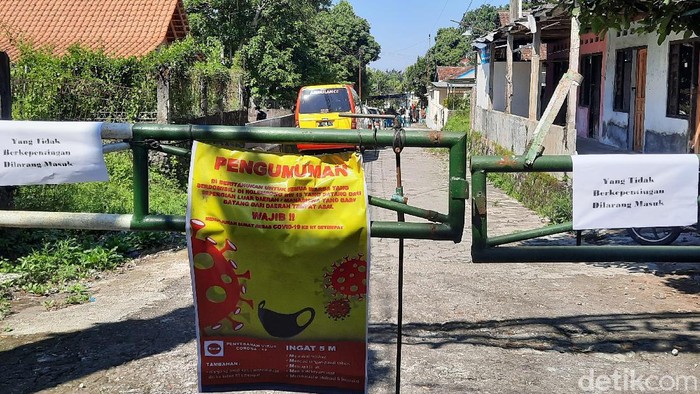 Penutupan akses keluar masuk Dusun Nglempong di Sleman