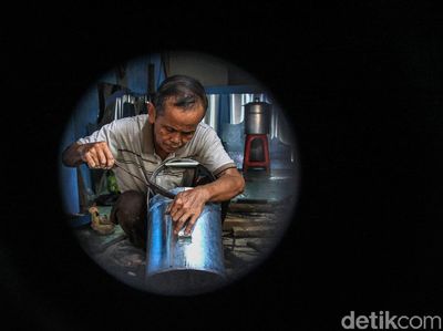 Perajin Alat Masak di Ibu Kota Tetap Berkarya Meski Terdampak Pandemi