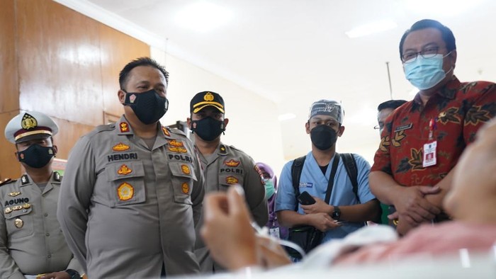 Polisi kunjungi korban kecelakaan di RSU Syaiful Anwar Malang