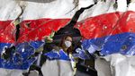 Potret Bangkai Pesawat MH17, Tragedi Dunia Aviasi yang Tak Terlupakan
