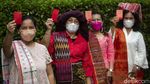 Prittt! Emak-emak Ini Acungkan Kartu Merah untuk KLHK