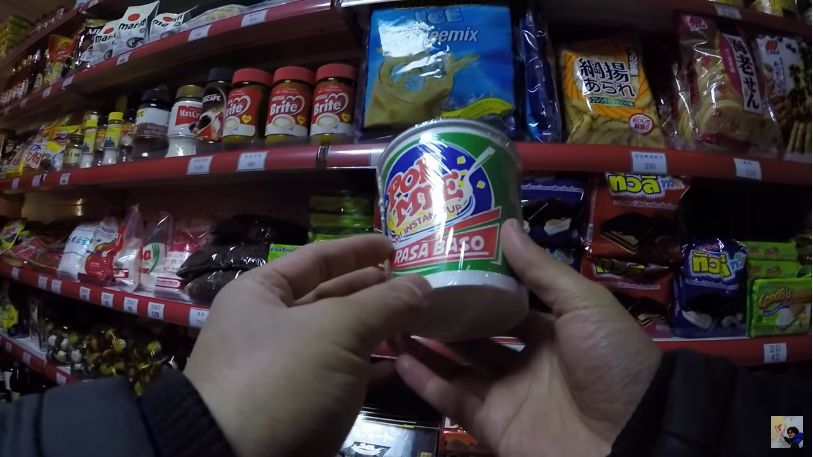 Suasana Minimarket di Pyongyang, Korea Utara. Makanan Indonesia Juga Dijual di Sana.