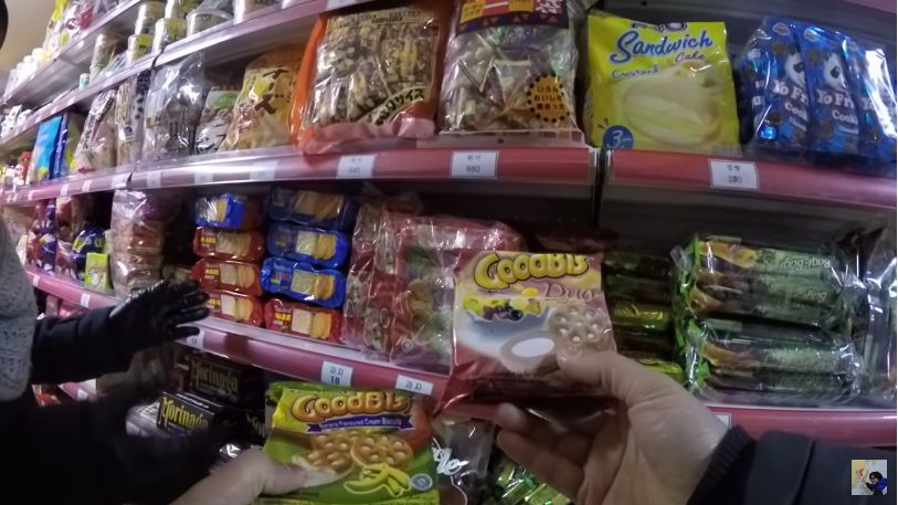 Suasana Minimarket di Pyongyang, Korea Utara. Makanan Indonesia Juga Dijual di Sana.