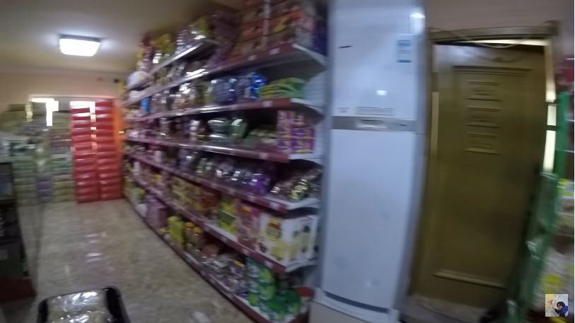 Suasana Minimarket di Pyongyang, Korea Utara. Makanan Indonesia Juga Dijual di Sana.