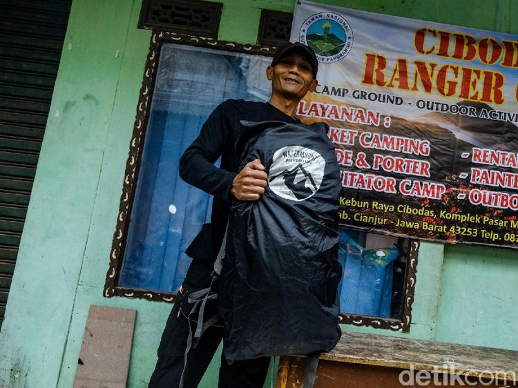 Suka-duka Porter Gunung Gede Sempat Terpuruk Kala Pandemi