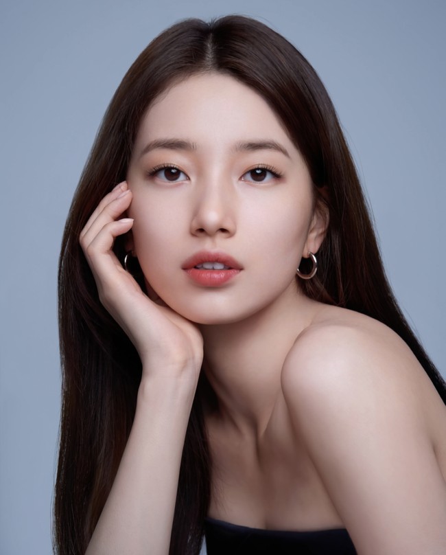 6. Suzy telah mencuri perhatian sejak memulai debut sebagai personel Miss A. Dia langsung menjajal dunia akting lewat drama Korea Dream High dan banjir tawaran iklan. Aktris cantik ini pernah menjalin hubungan asmara dengan Lee Min Ho dan Lee Dong Wook. Foto: dok. Lancome